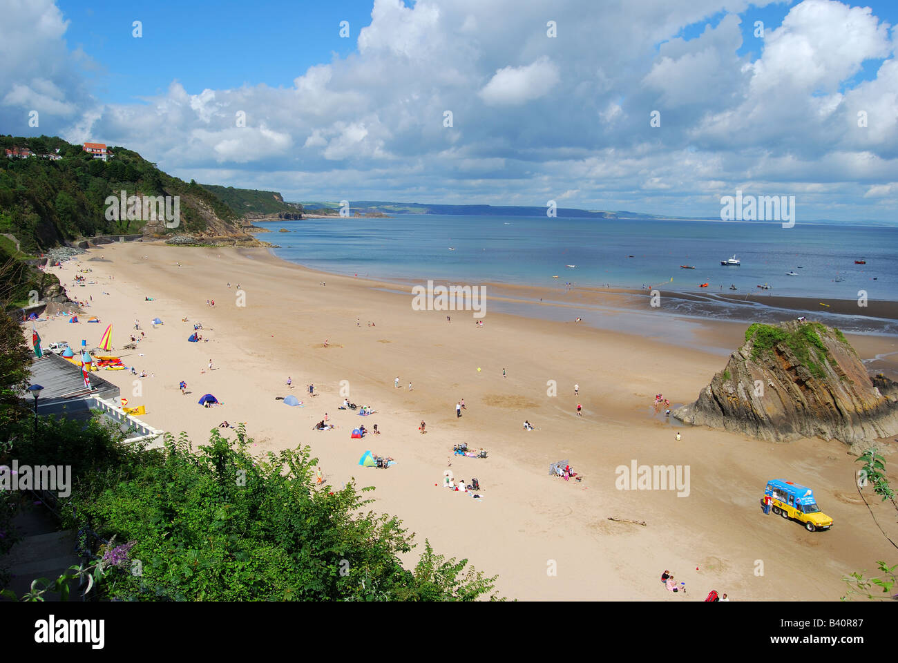 Vista della spiaggia, Tenby, Carmarthen Bay, Pembrokeshire, Wales, Regno Unito Foto Stock