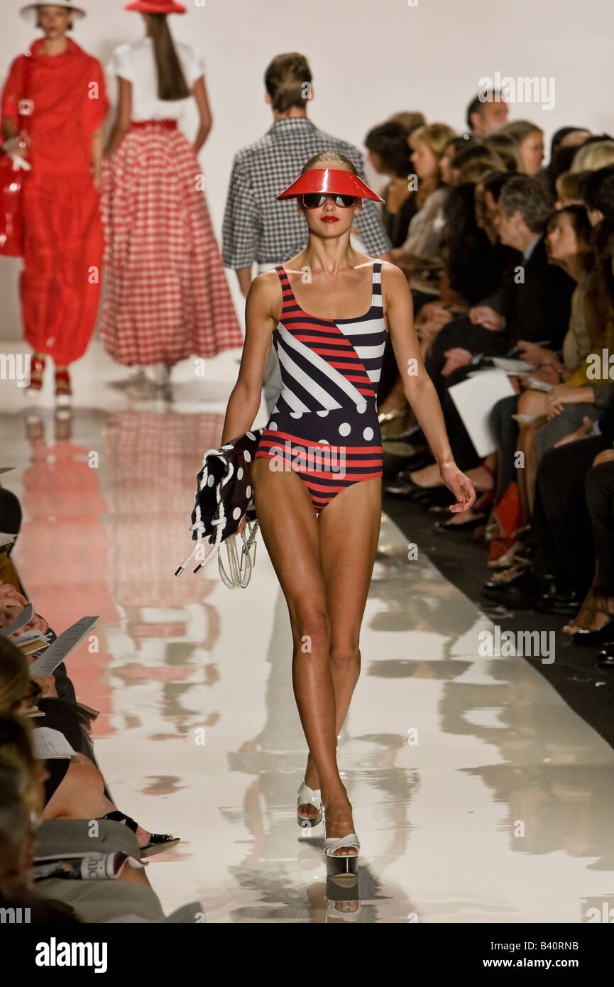 Michael Kors presenta Primavera & estate 2009 Donne e uomini pronti a indossare la raccolta. Foto Stock