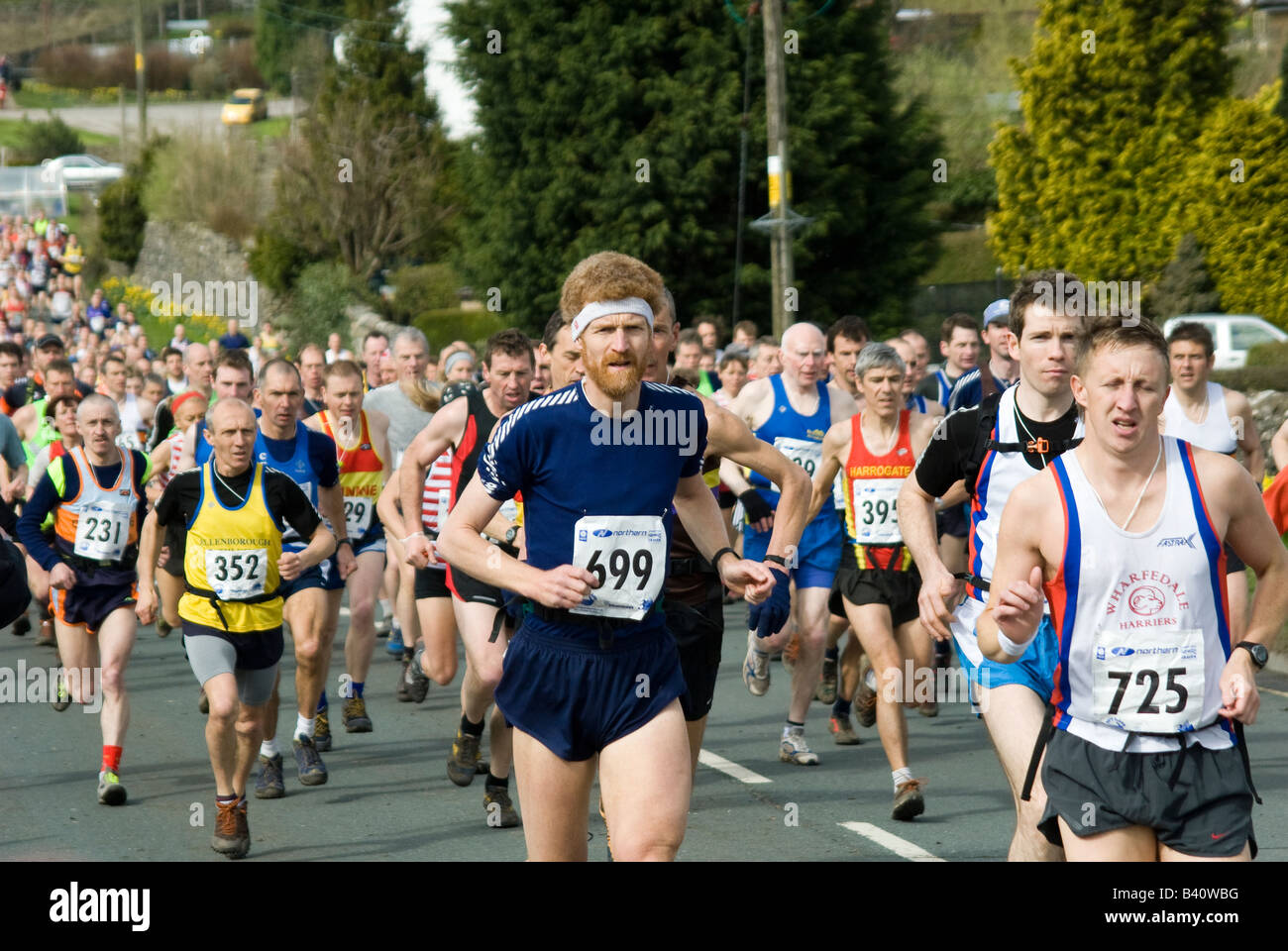 Persone in competizione in tre cime a lunga distanza race challenge nello Yorkshire Inghilterra Foto Stock