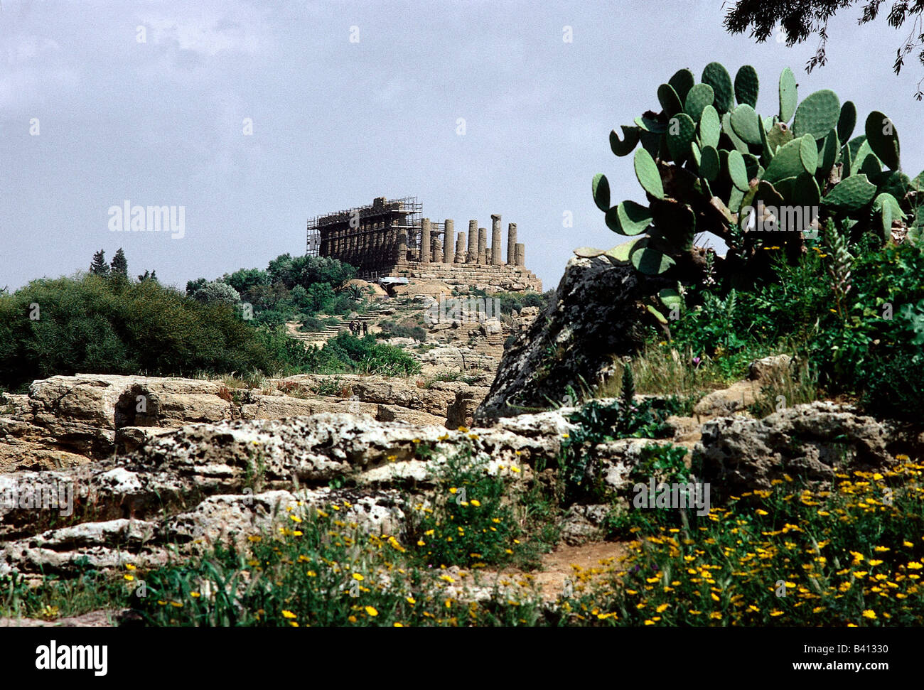 Geografia / viaggio, Italia, Sicilia, Agrigento, colonia greca Akrakas, fondata intorno al 580 a.C., tempio di Hera, tempio D (Juno Lacina), costruito intorno al 450 a.C., Agrigent, Agrigentum, antichità, Magna Grecia 406 - 210 a.C. in possesso dei Cartaginesi, conquistati dai romani durante la 1st guerra punica, provincia romana Sicilia, storica, Storico, antico, paesaggio, UNESCO, Patrimonio dell'Umanità, primo, mondo antico, Foto Stock