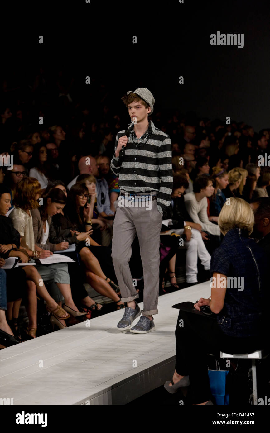 Marc Jacobs presenta la sua Marc by Marc Jacobs Primavera & estate 2009 Mens e collezione donna. Foto Stock