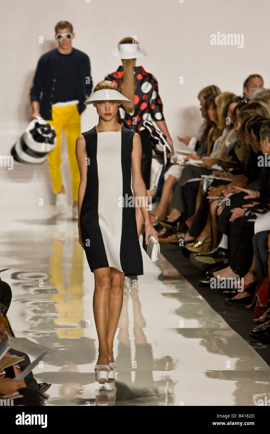 Michael Kors presenta Primavera & estate 2009 Donne e uomini pronti a indossare la raccolta. Foto Stock