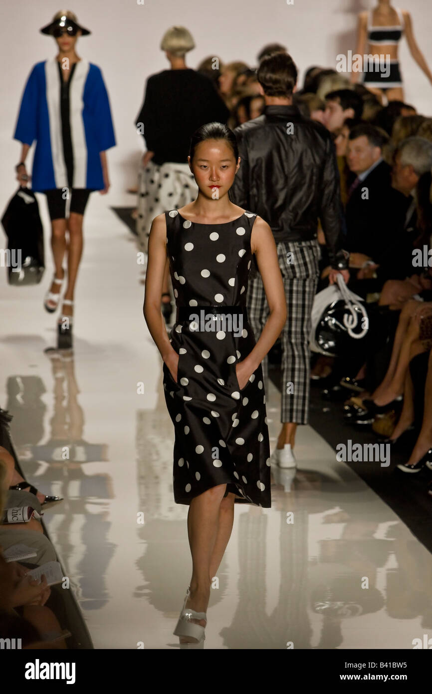 Michael Kors presenta Primavera & estate 2009 Donne e uomini pronti a indossare la raccolta. Foto Stock