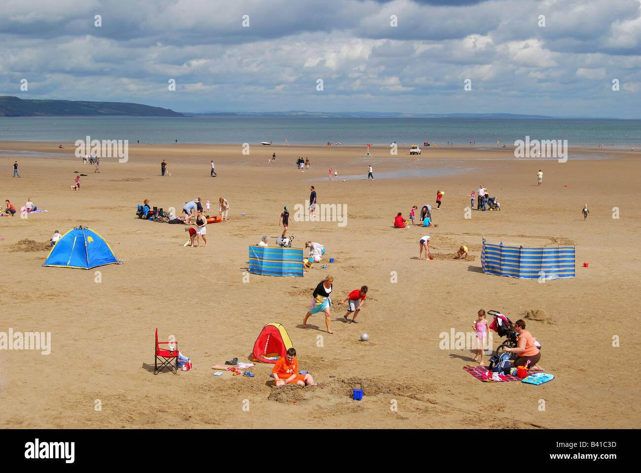 Vista della spiaggia, Tenby, Carmarthen Bay, Pembrokeshire, Wales, Regno Unito Foto Stock