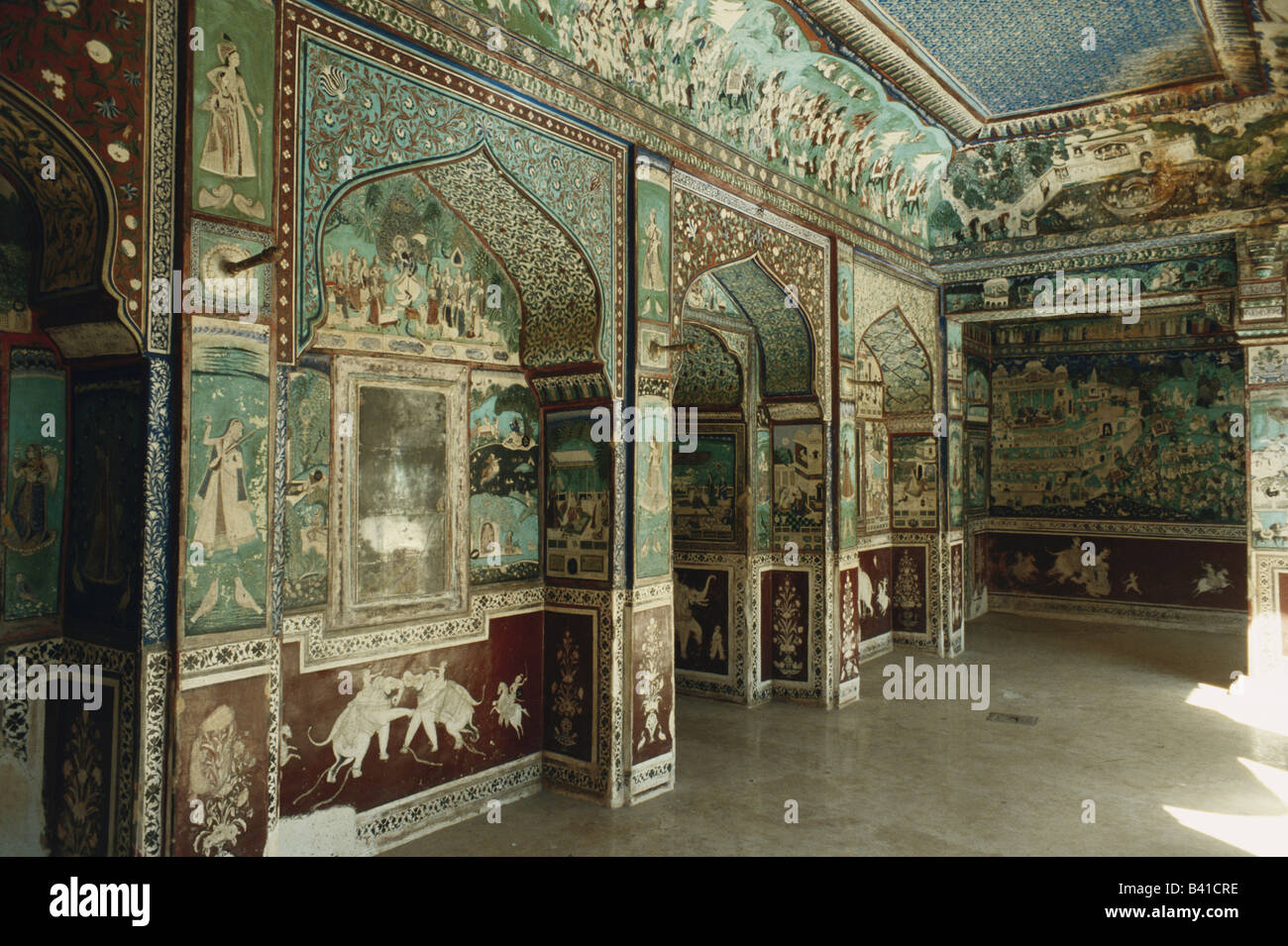 Affreschi di principesse a Taragarh fort palace Bundi, Rajasthan, India Foto Stock