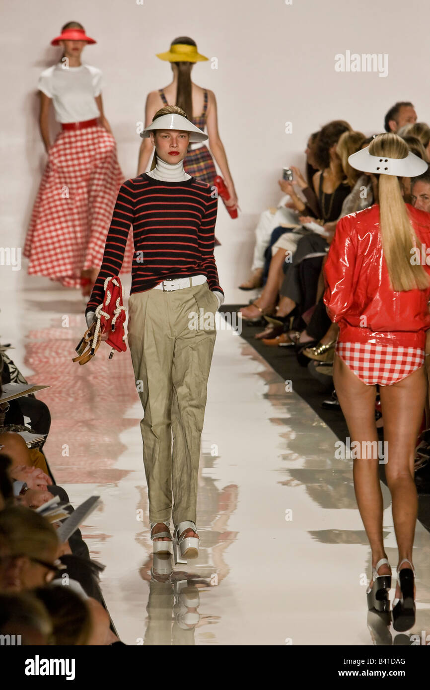 Michael Kors presenta Primavera & estate 2009 Donne e uomini pronti a indossare la raccolta. Foto Stock
