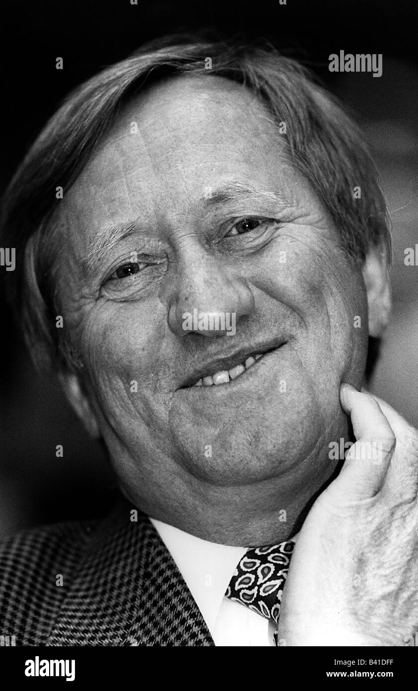 Zehetmair, Hans, * 23.10.1936, uomo politico tedesco (CSU), 1986 - 2003 il Segretario di Stato per la cultura della Baviera, ritratto, 1990s, Foto Stock