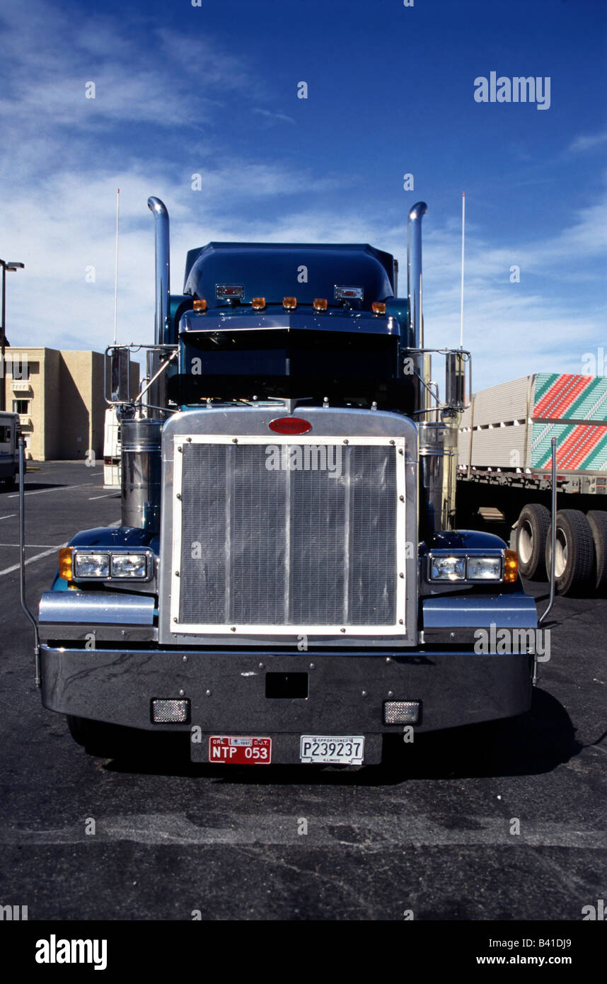 Trasporti / trasporto, camion, blu carrello in Nevada, unità a trattore, lato anteriore, griglia, auto, Peterbilt, Foto Stock