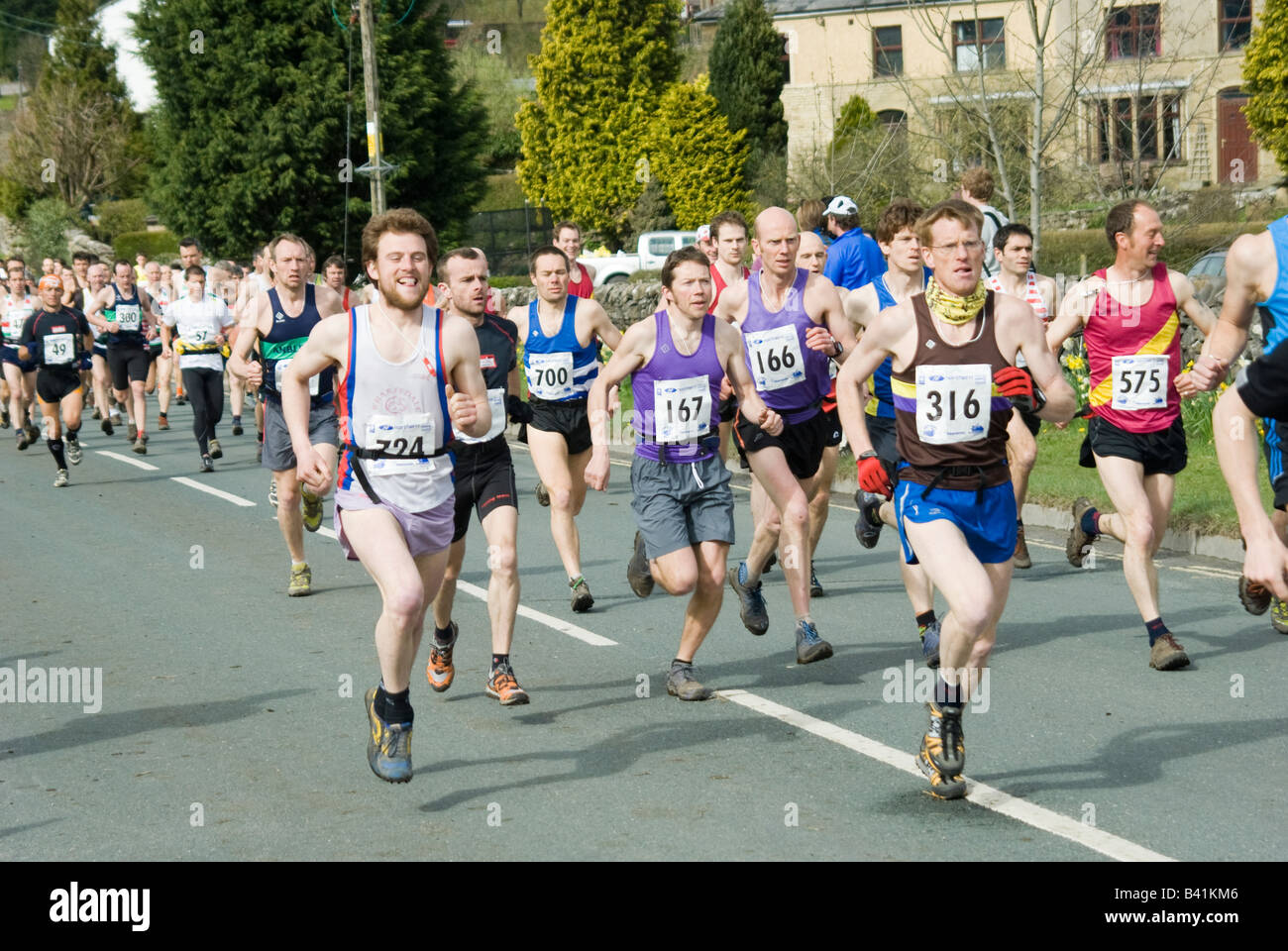 Persone in competizione in tre cime a lunga distanza race challenge nello Yorkshire Inghilterra Foto Stock