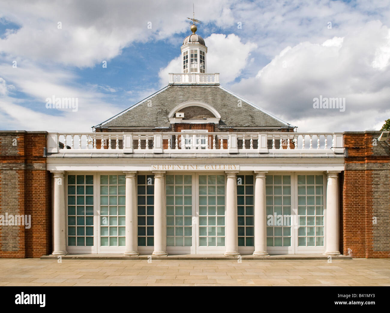 Neo classica Il Grade ii Listed Serpentine Gallery in Kensington Gardens, London, Regno Unito Foto Stock