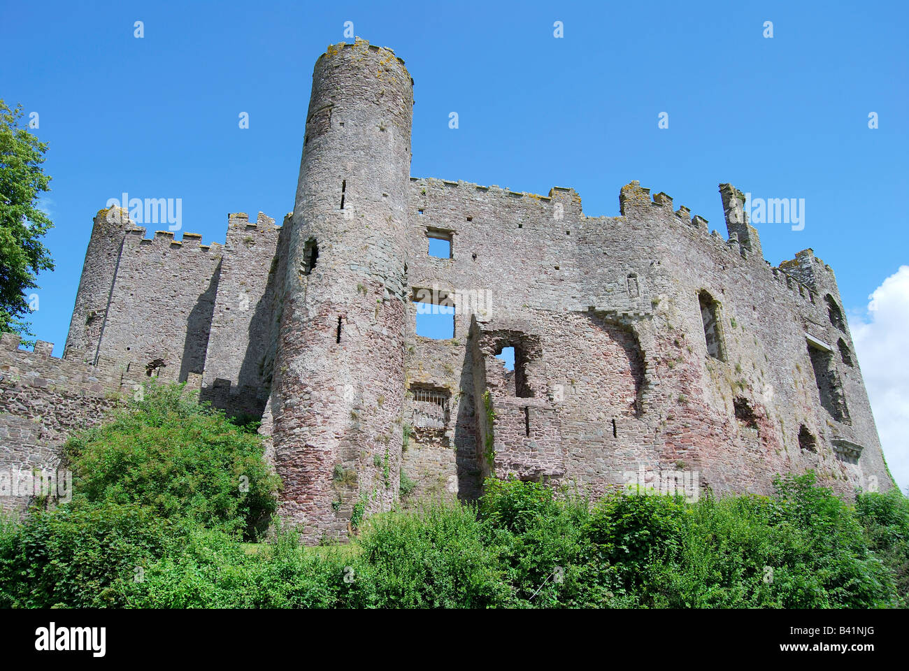 Castello di Laugharne del XII secolo, Laugharne, Carmarthenshire (Sir Gaerfirddin), Galles (Cymru), Regno Unito Foto Stock