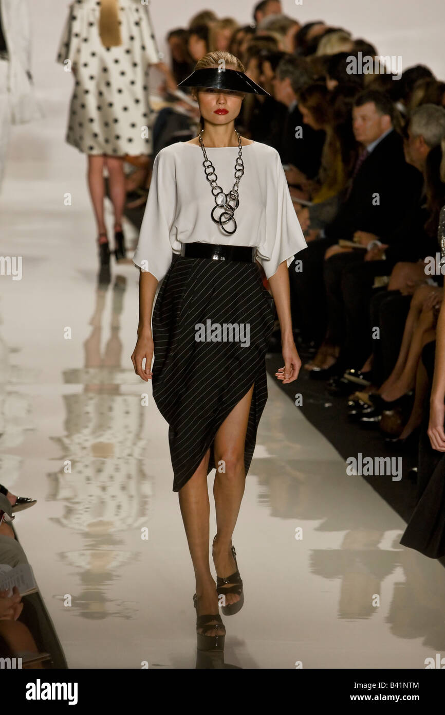 Michael Kors presenta Primavera & estate 2009 Donne e uomini pronti a indossare la raccolta. Foto Stock