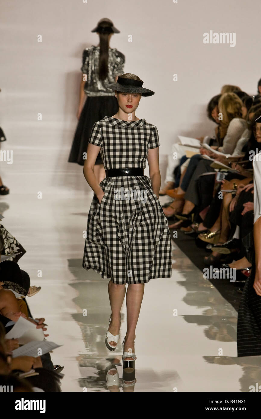Michael Kors presenta Primavera & estate 2009 Donne e uomini pronti a indossare la raccolta. Foto Stock