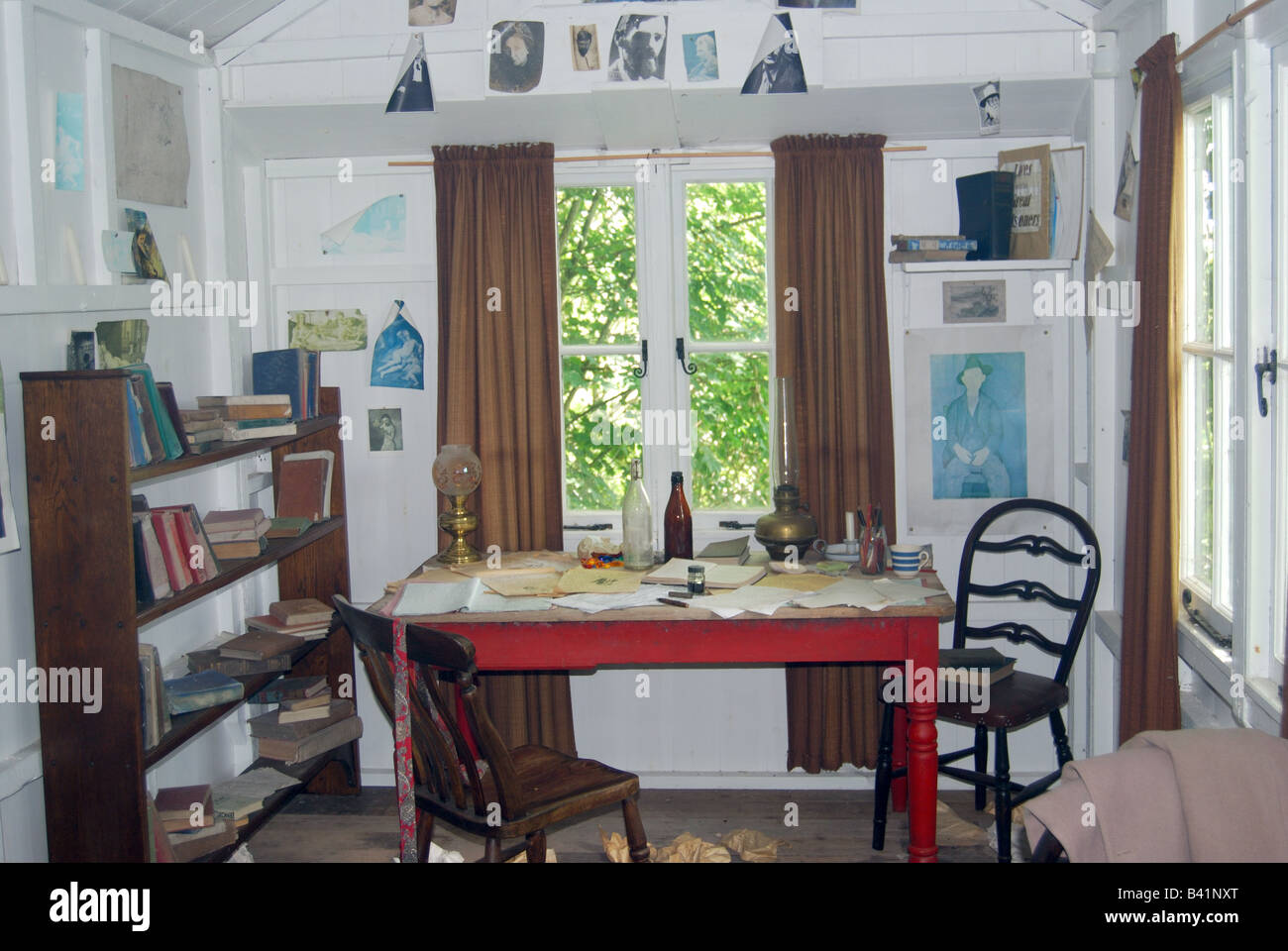 La scrittura di un capannone, Dylan Thomas Boathouse, Laugharne, Carmarthenshire, Wales, Regno Unito Foto Stock