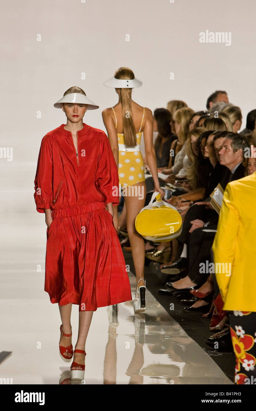 Michael Kors presenta Primavera & estate 2009 Donne e uomini pronti a indossare la raccolta. Foto Stock