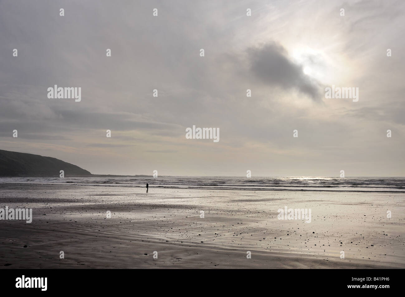 La mattina presto presso la spiaggia e la Brigg a Filey, North Yorkshire, Regno Unito Foto Stock