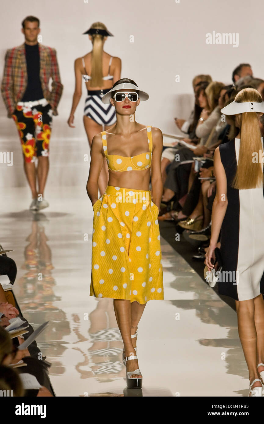 Michael Kors presenta Primavera & estate 2009 Donne e uomini pronti a indossare la raccolta. Foto Stock