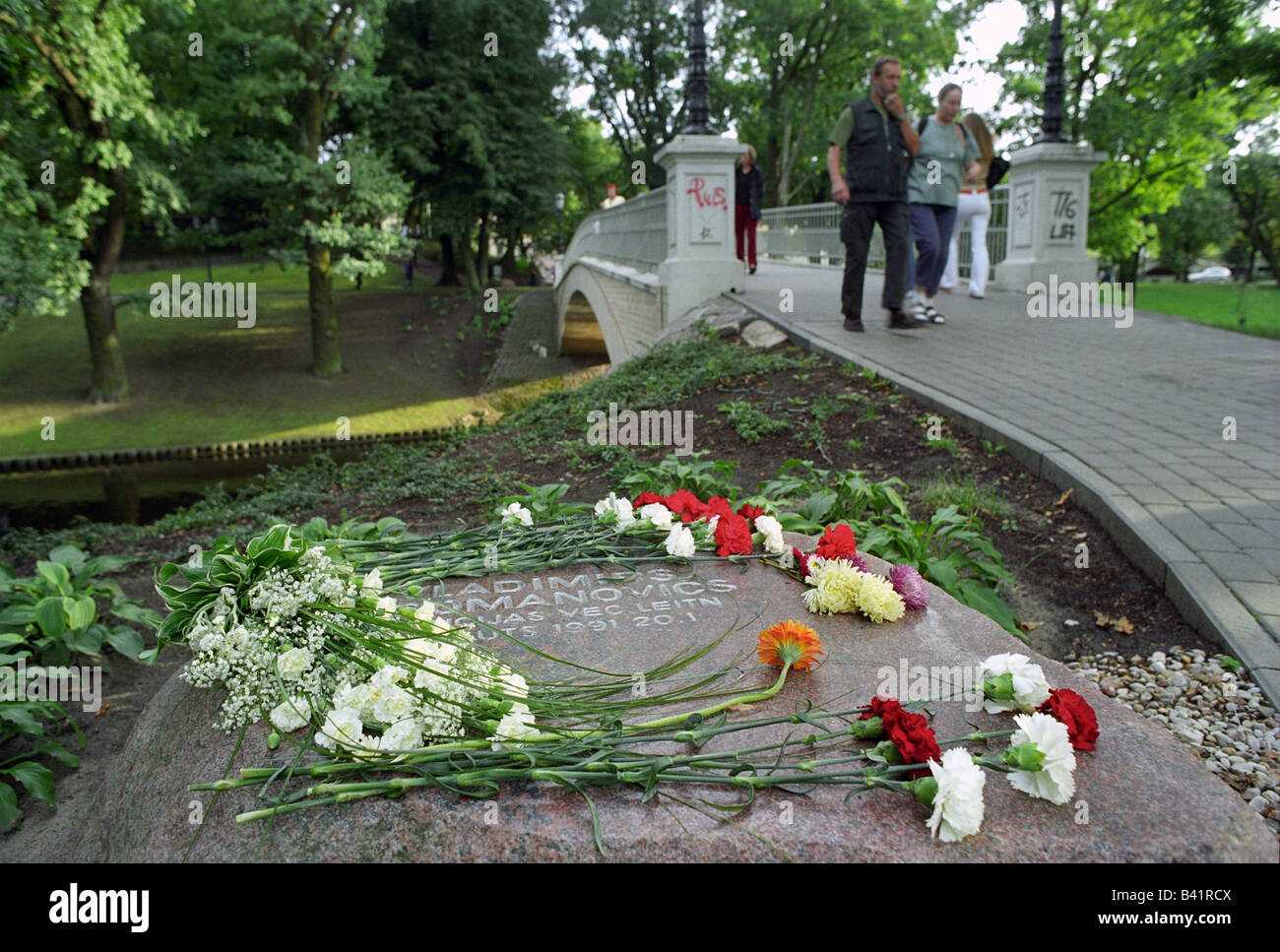 Tomba di una vittima della lotta per l indipendenza nazionale in 1991, Riga, Lettonia Foto Stock