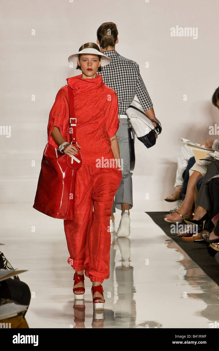 Michael Kors presenta Primavera & estate 2009 Donne e uomini pronti a indossare la raccolta. Foto Stock