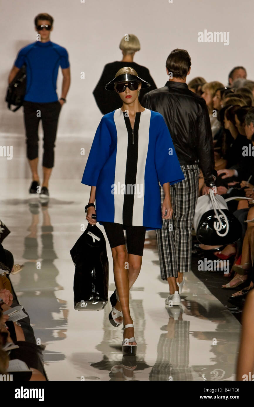 Michael Kors presenta Primavera & estate 2009 Donne e uomini pronti a indossare la raccolta. Foto Stock