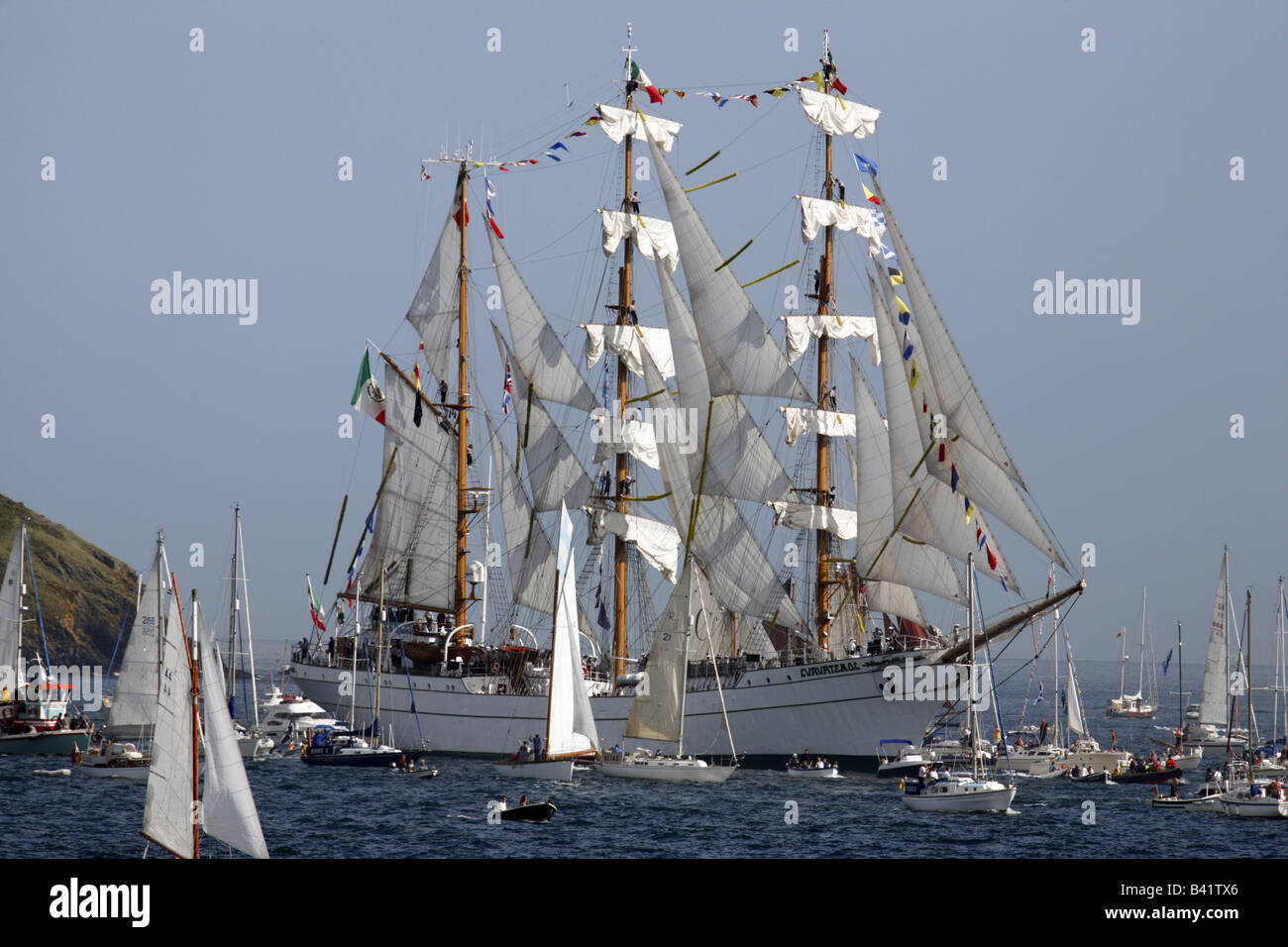 Tre Masted Barque Cuauhtemoc salpando da Falmouth sulla Tall Ships race a Funchal Foto Stock