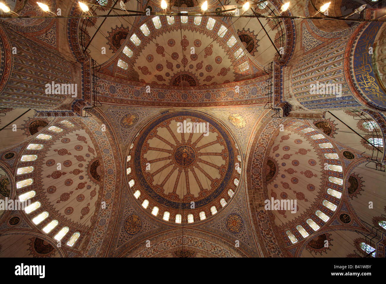 Soffitto di Sultan Ahmed mosque aka Moschea Blu, Istanbul, Turchia Foto Stock