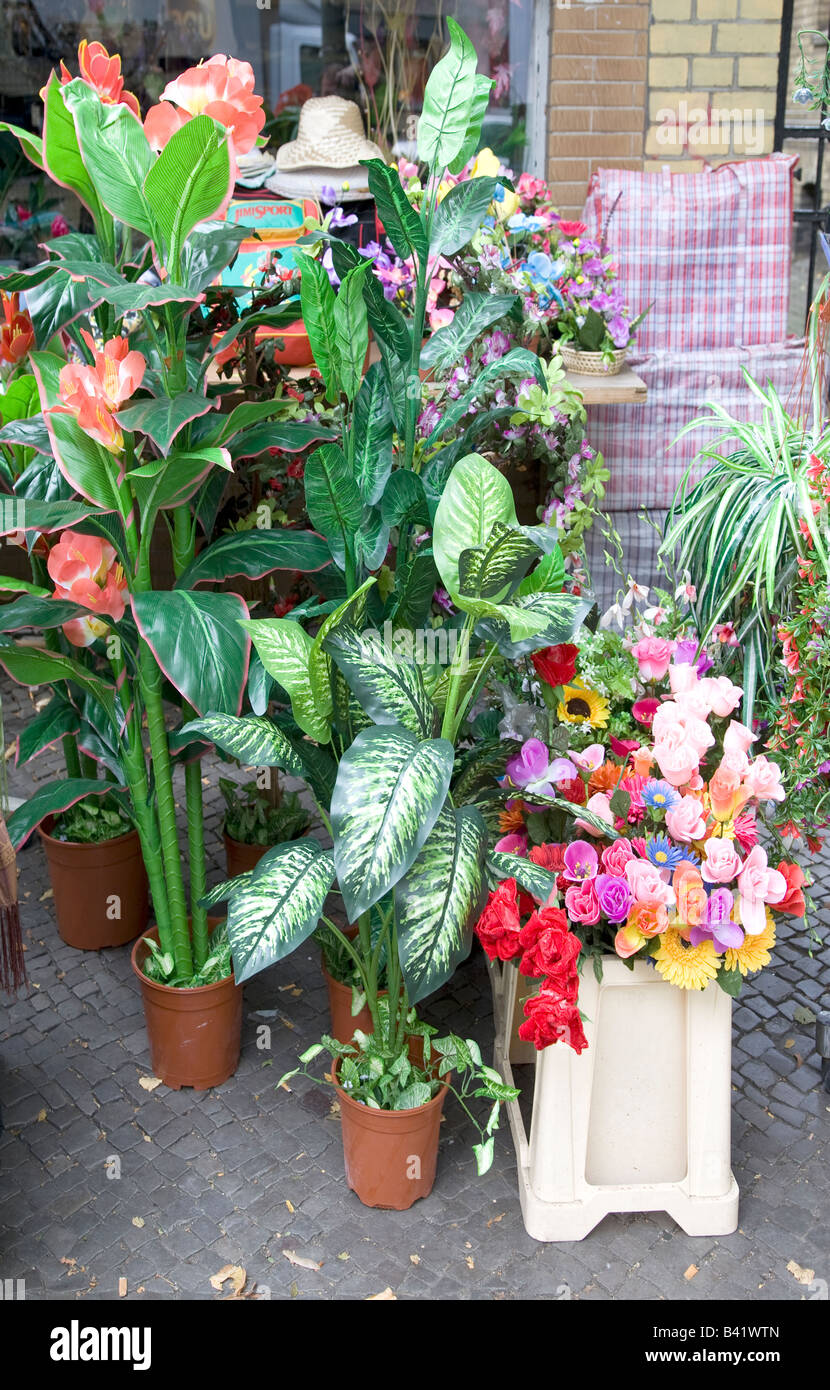 Falsi fiori in plastica Foto Stock