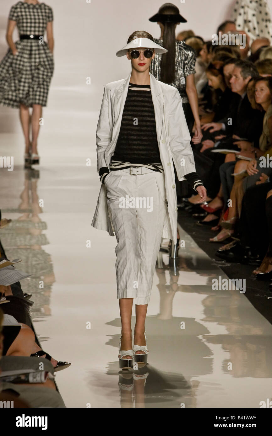 Michael Kors presenta Primavera & estate 2009 Donne e uomini pronti a indossare la raccolta. Foto Stock