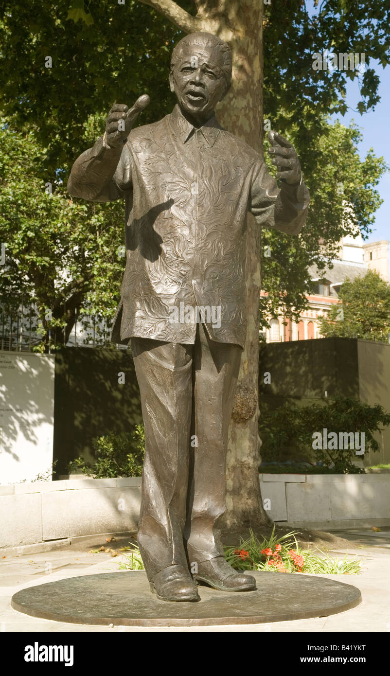 Inghilterra Londra Nelson Mandela statua piazza del Parlamento Foto Stock