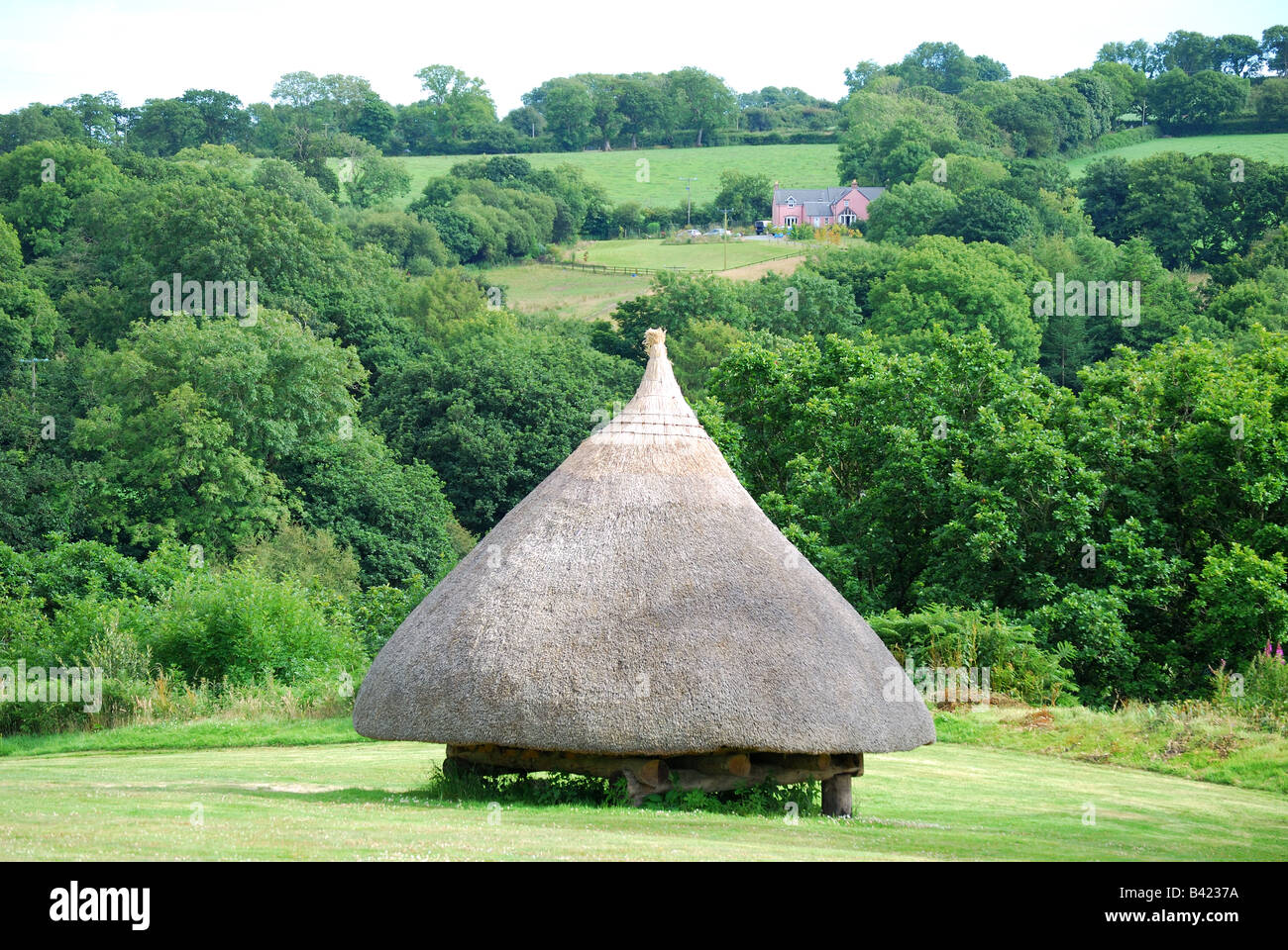 Roundhouses, Castell Henlly, Iron Age Fort, Meline, Nevern, Pembrokeshire, Wales, Regno Unito Foto Stock