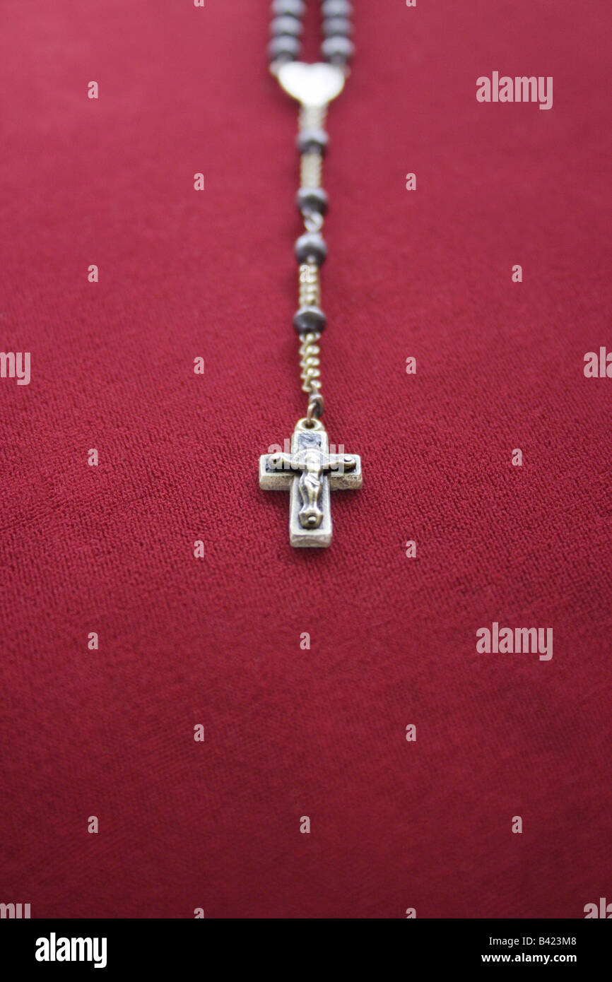 Rosario in velluto rosso Foto Stock