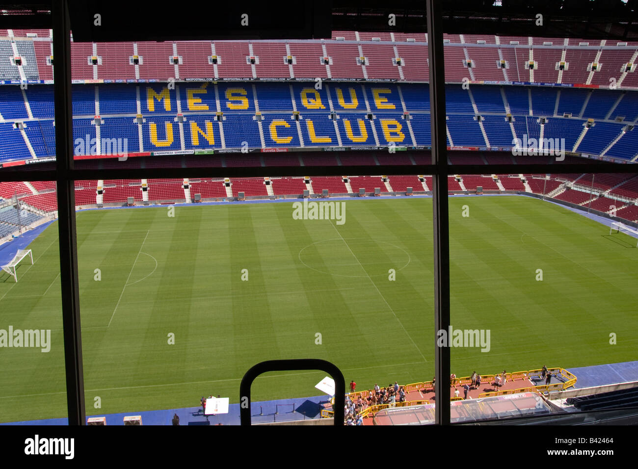 Vista del Camp Nou passo da il commentatore della scatola alta al di sopra del cavalletto principale Foto Stock