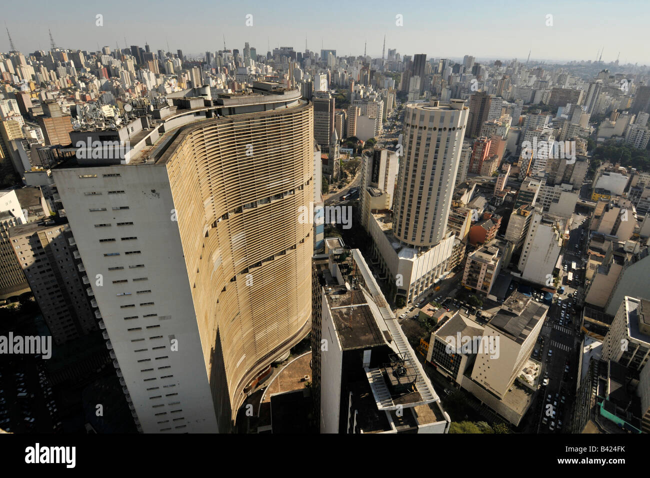 Sao Paulo vista dal palazzo Italia tetto con Palazzo Copan in loco in Brasile Foto Stock