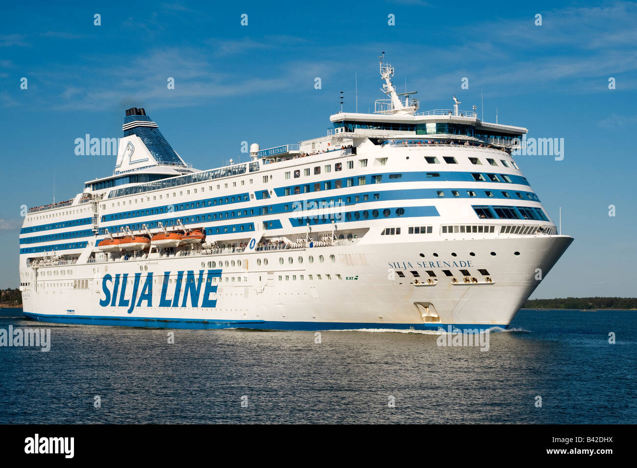 Cruise Ferry 'Silja Serenade" (1990), vela fuori di Helsinki, Finlandia Foto Stock