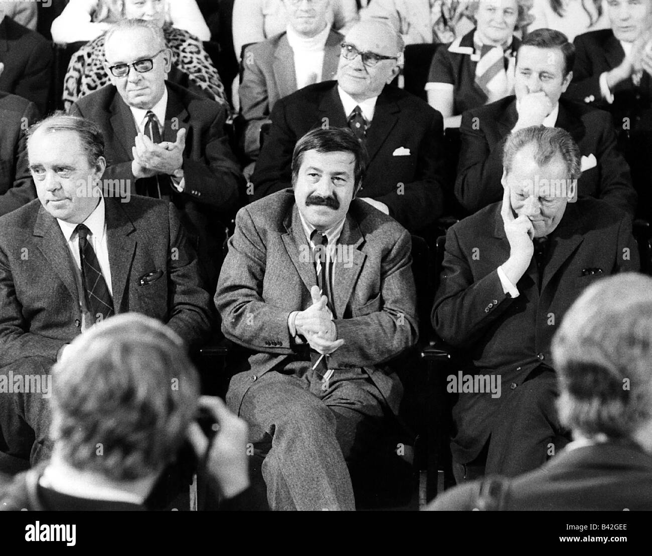 Grass, Günter, 16.10.1927 - 13.4.2015, autore/scrittore tedesco, a metà lunghezza, Heinrich Böll e Willy Brandt, 1970, Foto Stock