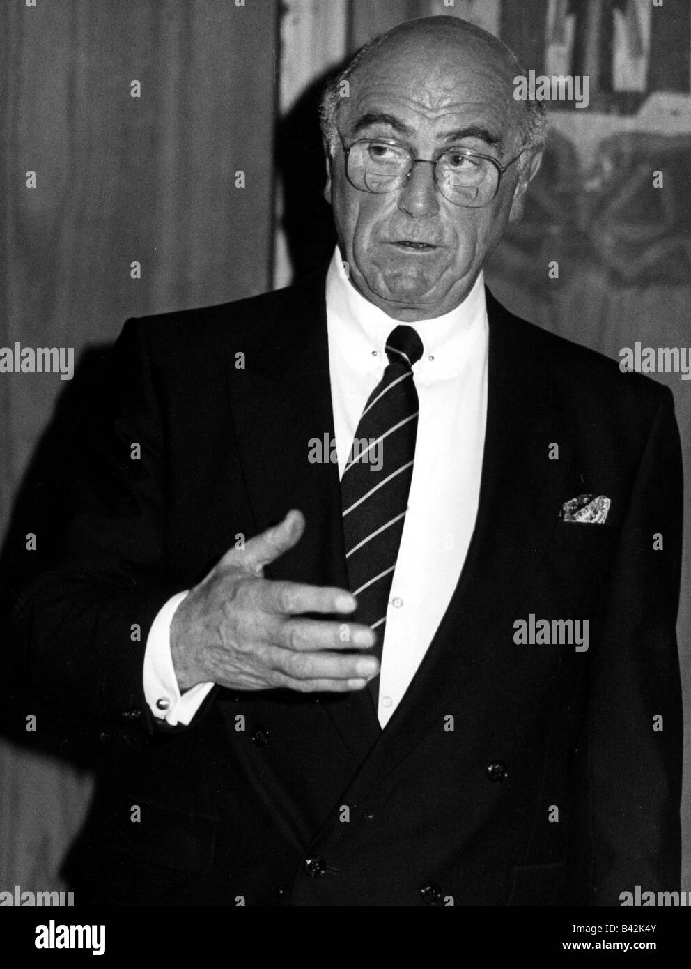 Wechmar, Rüdiger von, Baron, 15.11.1923 - 17.10.2007, politico tedesco, (FDP), mezza lunghezza, Monaco di Baviera, 26.1.1990, Foto Stock