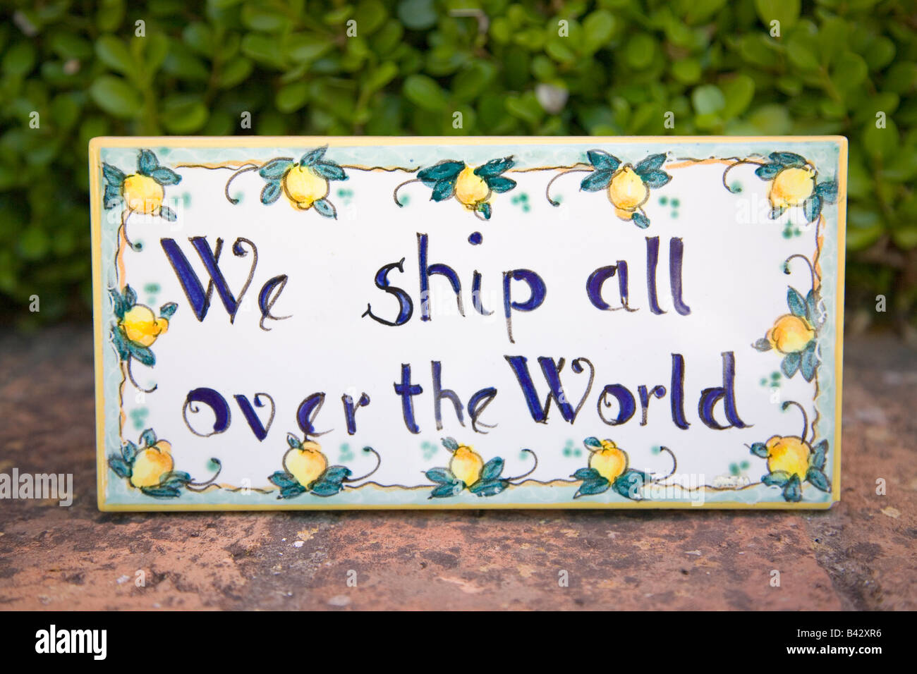 Spediamo in tutto il mondo segno per il commercio internazionale, Capri, Italia, Europa Foto Stock