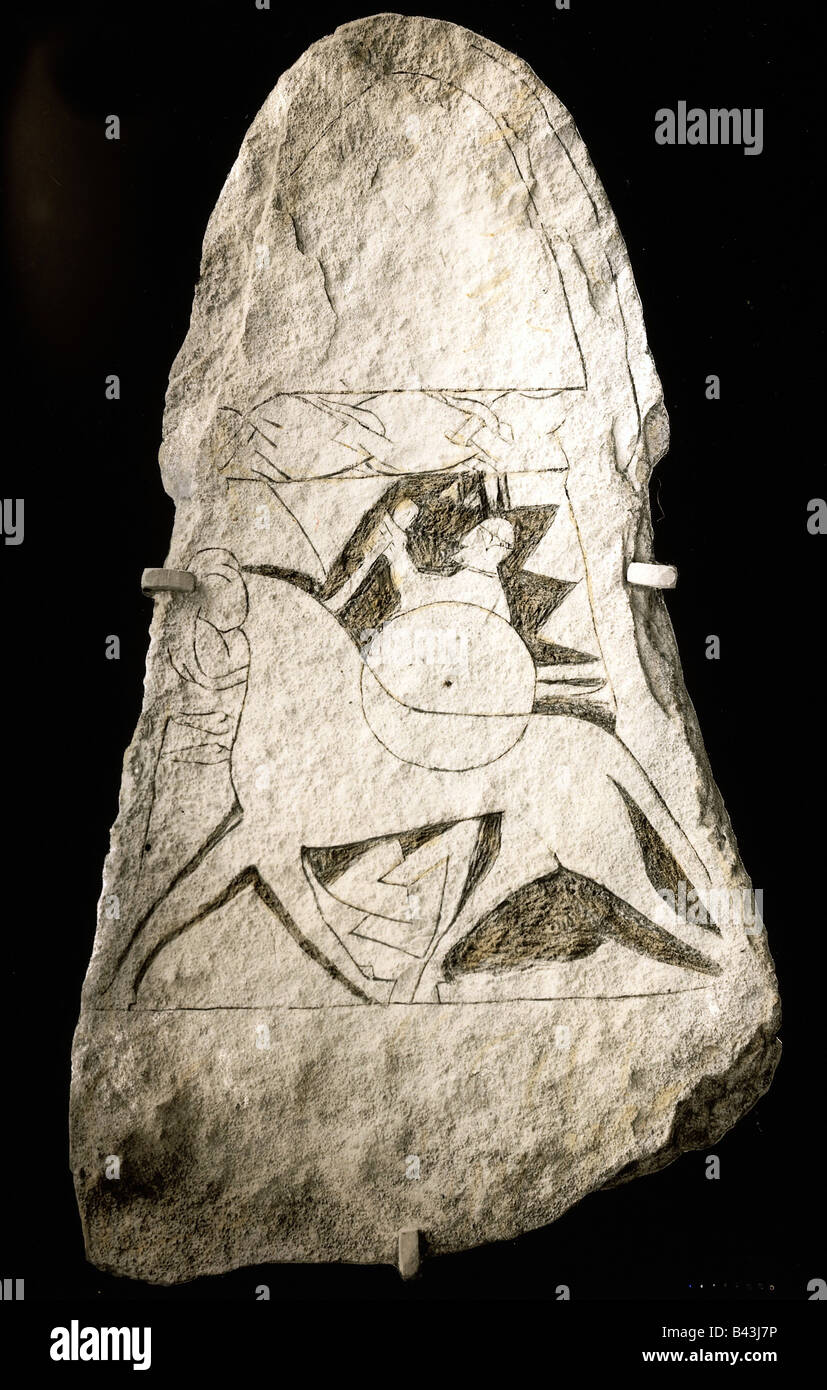 Belle arti, vichinghi, armato cavaliere, rune pietra, Lillbjars, Gotland (Svezia), circa 900 AD, 77 cm, Historisk Museum di Stoccolma, artista del diritto d'autore non deve essere cancellata Foto Stock