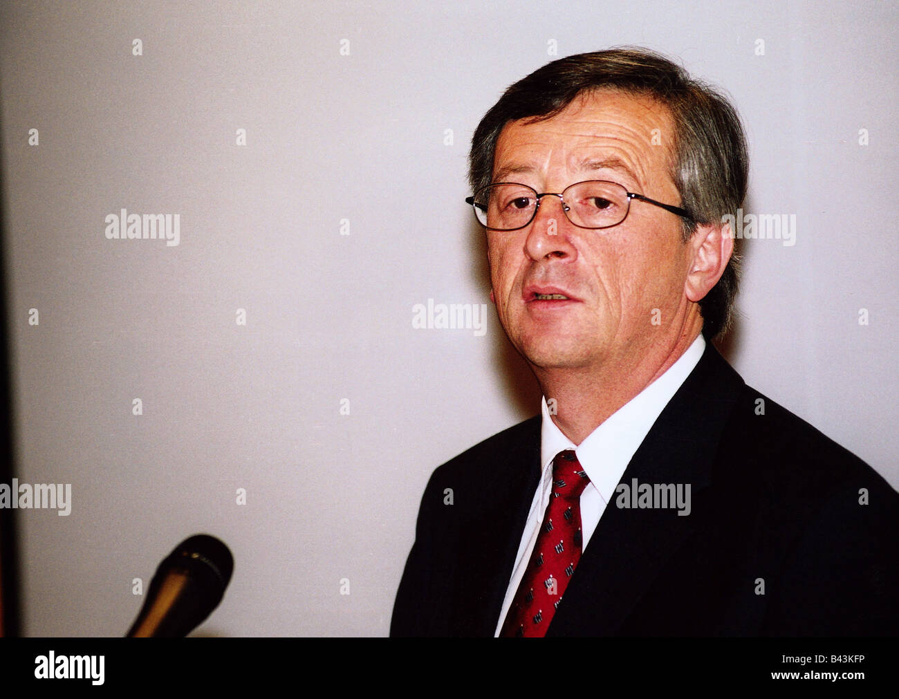 Juncker, Jean-Claude, * 9.12.1954, politican lussemburghese (CSV), primo ministro dal 20.1.1995, conferenza stampa, camera Di Comerce, Ludwig-Erhard-House, Berlino, 25.2.2002, , Foto Stock