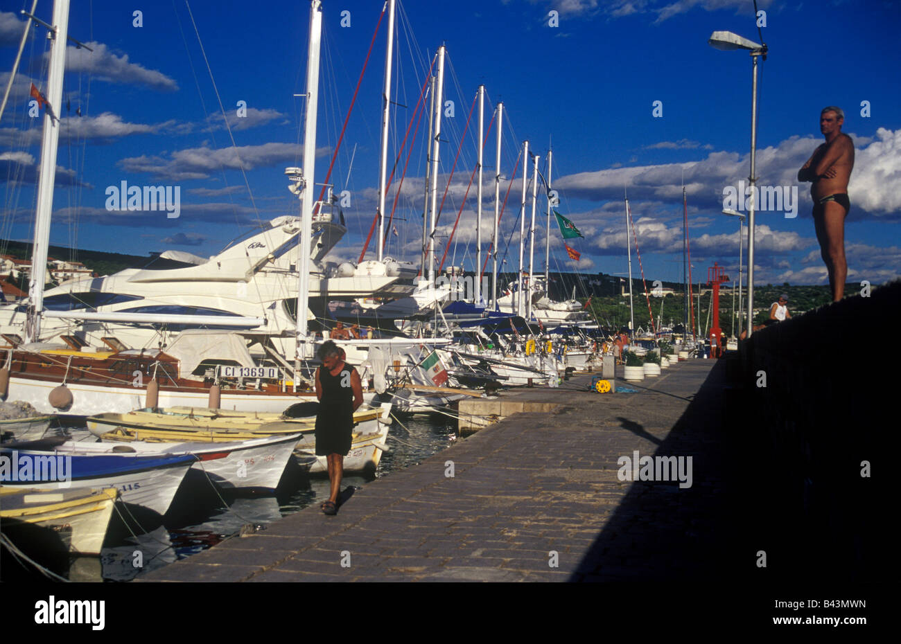 Porto di yacht sulla costa della Dalmazia, Croazia. Foto Stock