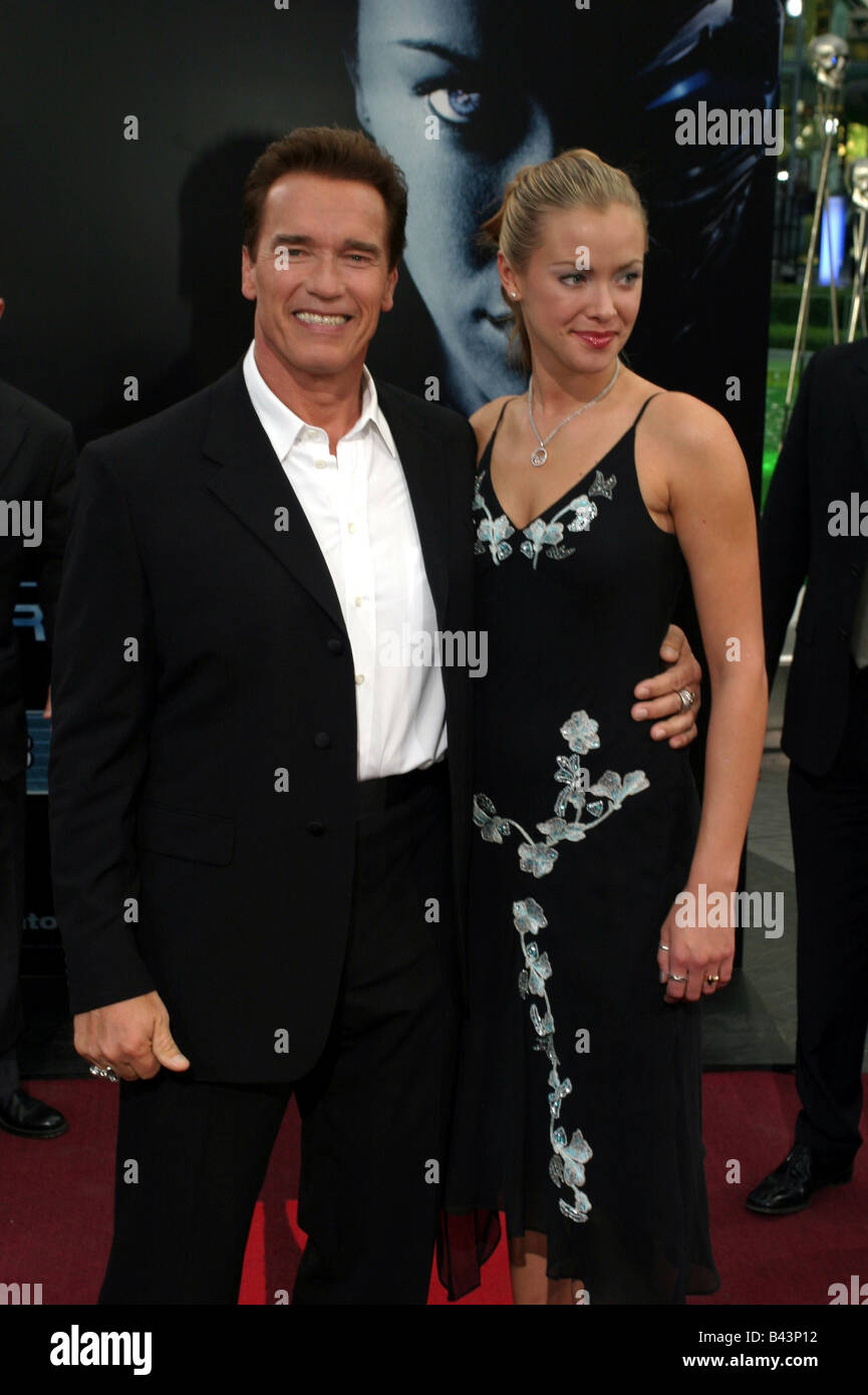 Schwarzenegger, Arnold, * 30.7.1947, attore austriaco di mezza lunghezza, con Kristanna Loken, in anteprima cinematografica europea di 'Terminator 3', Sony Centre, Berlin, 14.7.2003, Foto Stock