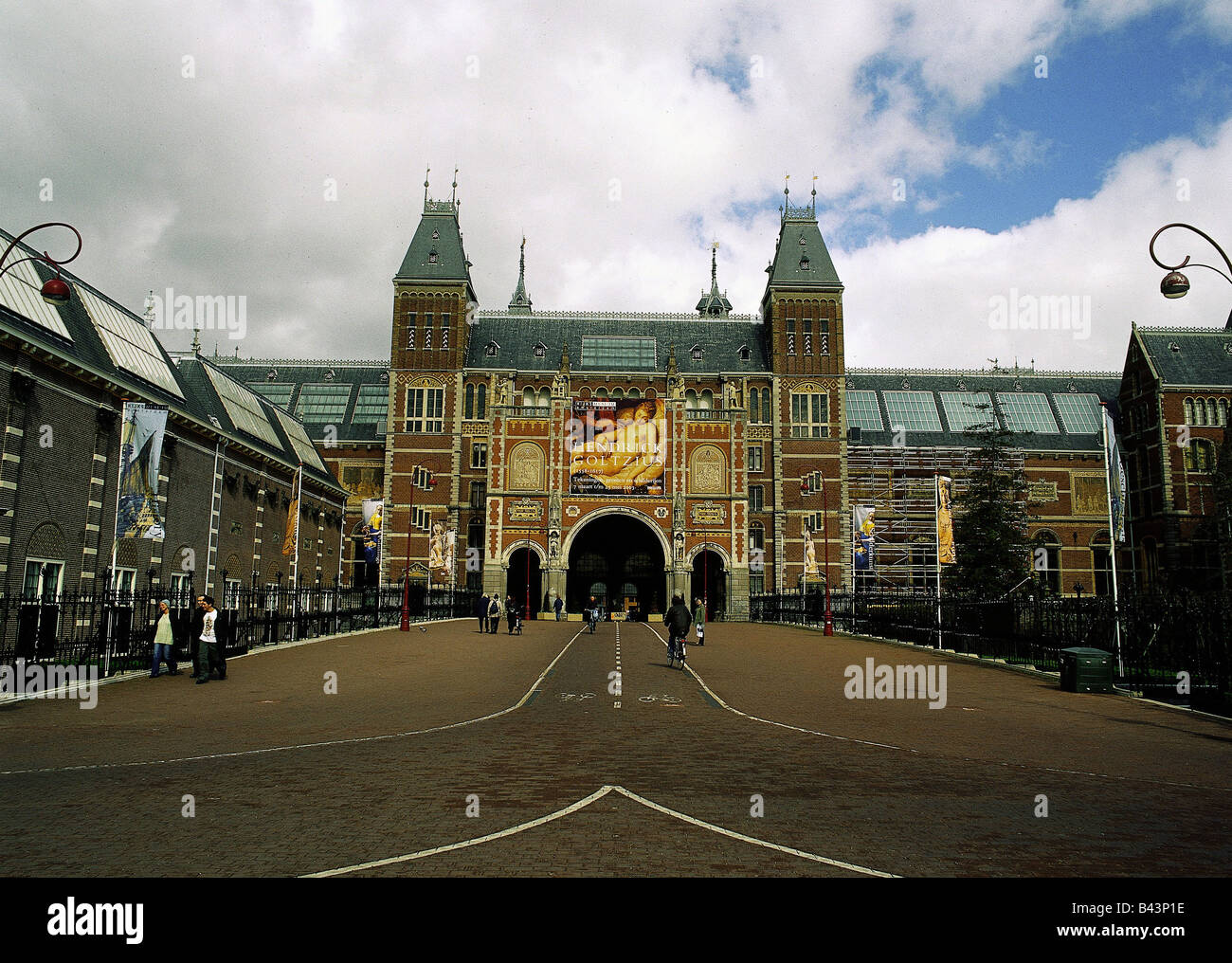 Geografia / viaggi, Paesi Bassi, Amsterdam, musei Rijksmuseum, costruito 1885 Annuncio, vista esterna Museumsplein, museo, Rembrandt dipinti, tra gli altri 'la notte-watch', , Additional-Rights-Clearance-Info-Not-Available Foto Stock