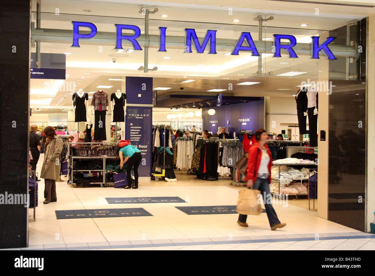 Un Primark High Street shop NEL REGNO UNITO Foto Stock