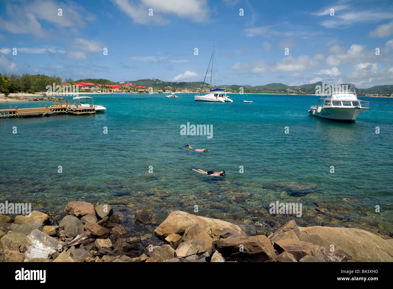 I turisti di fare snorkeling Pigeon Island, St Lucia, West Indies, Mar dei Caraibi Foto Stock