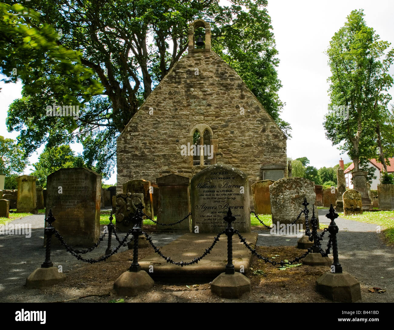 Alloway Kirk yard in Ayrshire il luogo di sepoltura dei poeti Robert Burns padre. Burns ha scritto Tam o'shanter mentre il settore agricolo nelle vicinanze. Foto Stock