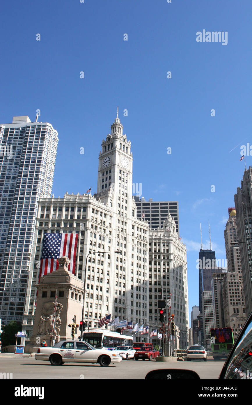 Vista di Wrigley Building da Michigan Avenue, Chicago, Illinois Foto Stock