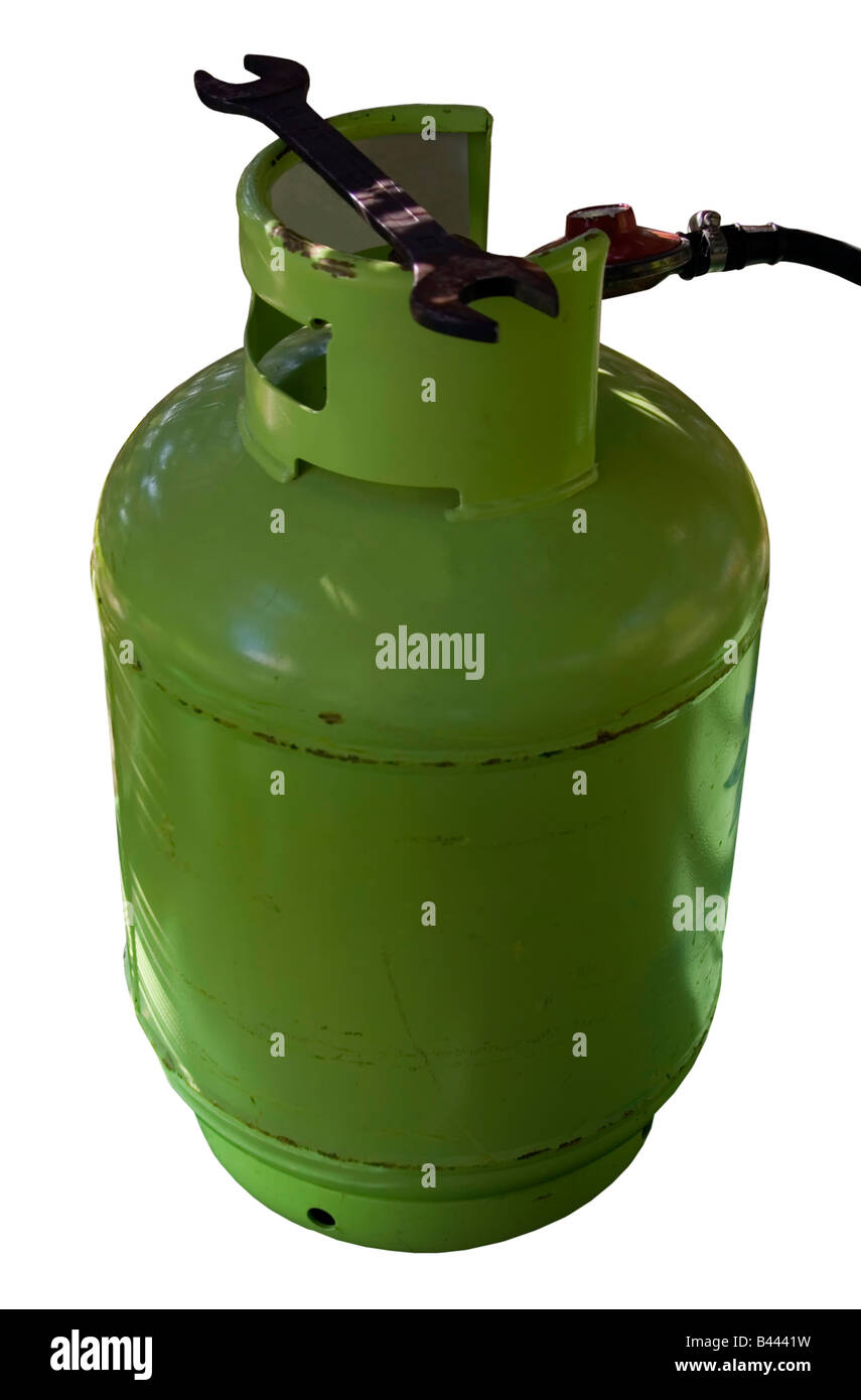 Nuovo verde bottiglia di gas isolato su bianco con la chiave sulla parte superiore. Foto Stock
