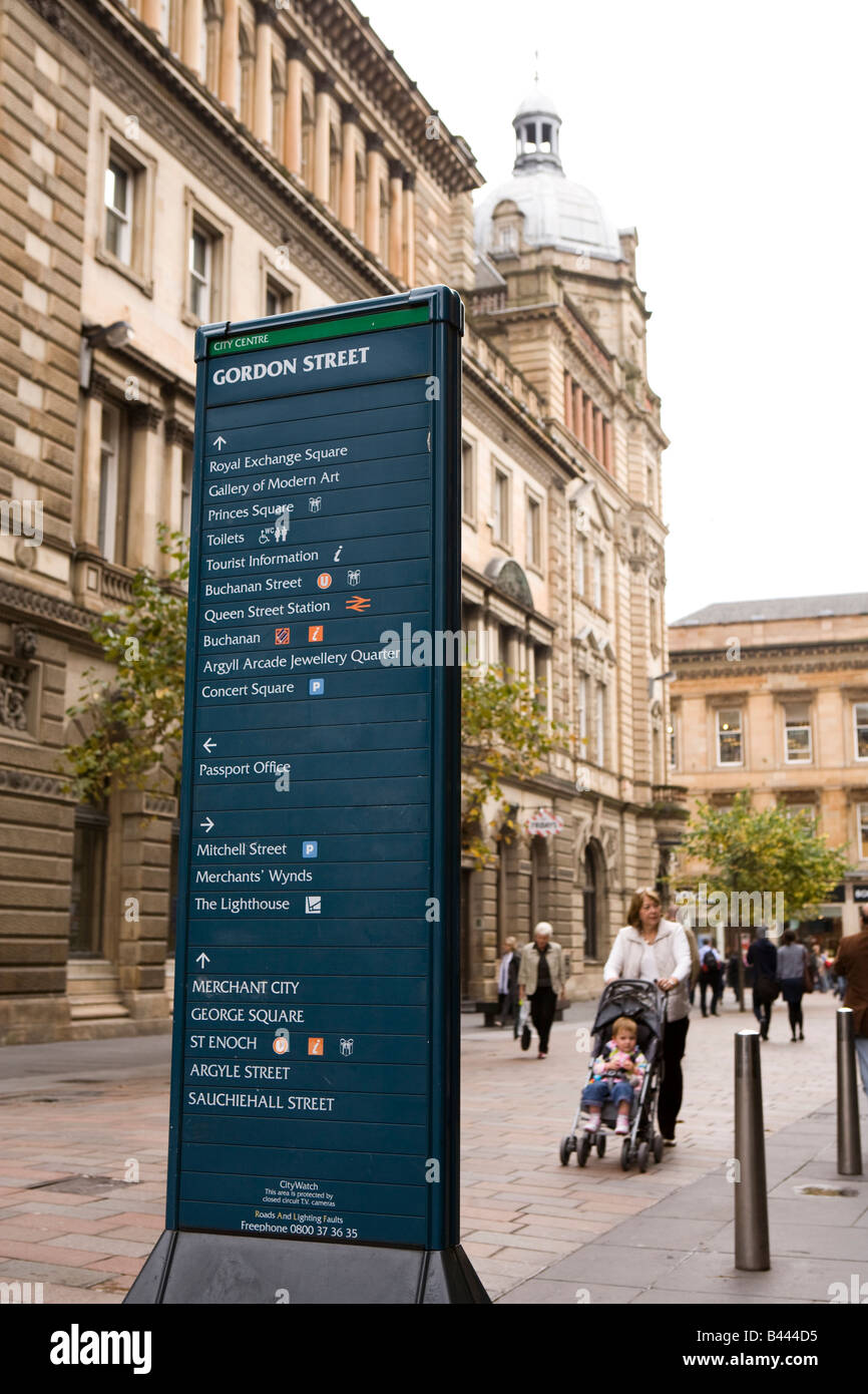 Regno Unito Scozia Glasgow Buchanan Street Tourist Information board indicando le attrazioni Foto Stock