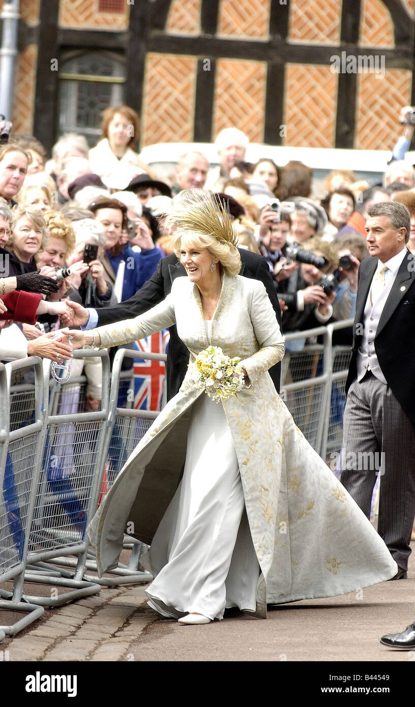 S.a.r. Carlo il Principe di Galles e Camilla Parker Bowles Aprile 2005 al Castello di Windsor dopo aver lasciato il servizio della cappella Foto Stock