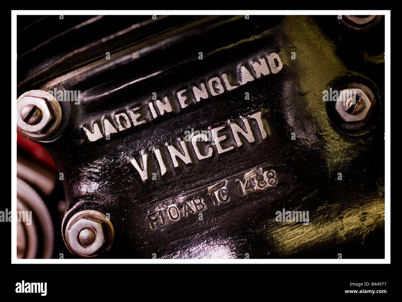 John Surtees motorcylce marzo 1999 che mostra la piastra di registrazione Vincent Foto Stock